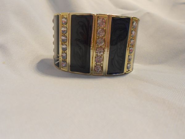 pulseira preta elas